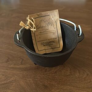 Cast iron mini cauldron